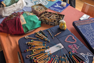 Layout of a bobbin lace making station with all the equipment.