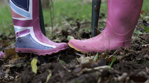 children digging in wellies