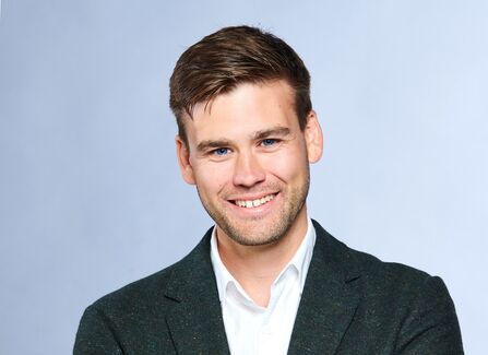 Laurence Taylor Headshot